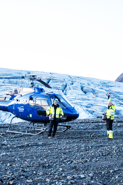 iceguide-landing-page-helicopter-ice-cave
