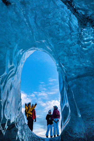 iceguide-landing-page-glacier-hike-ice-cave2